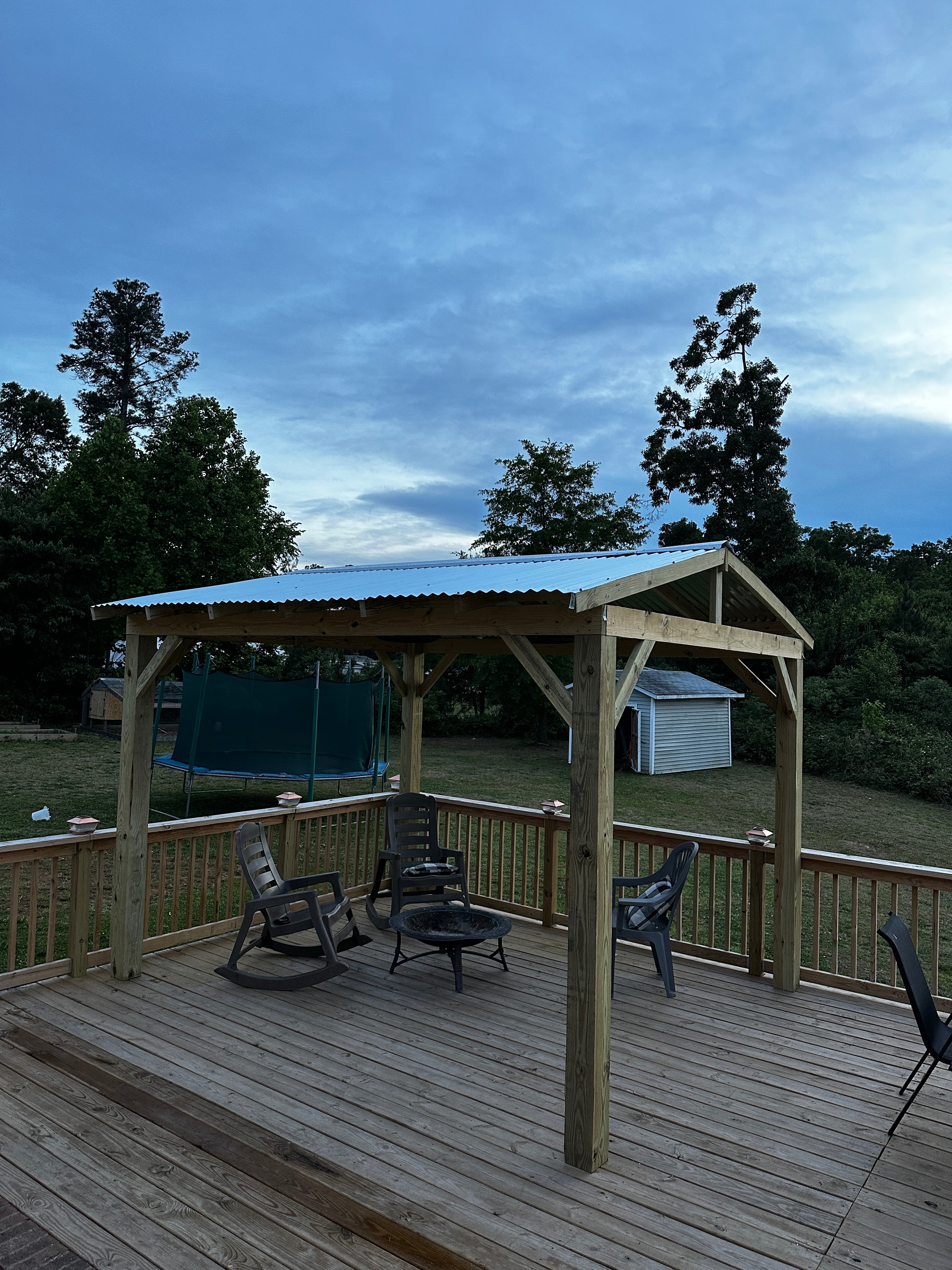 Pergola & Deck Outdoor Living Space