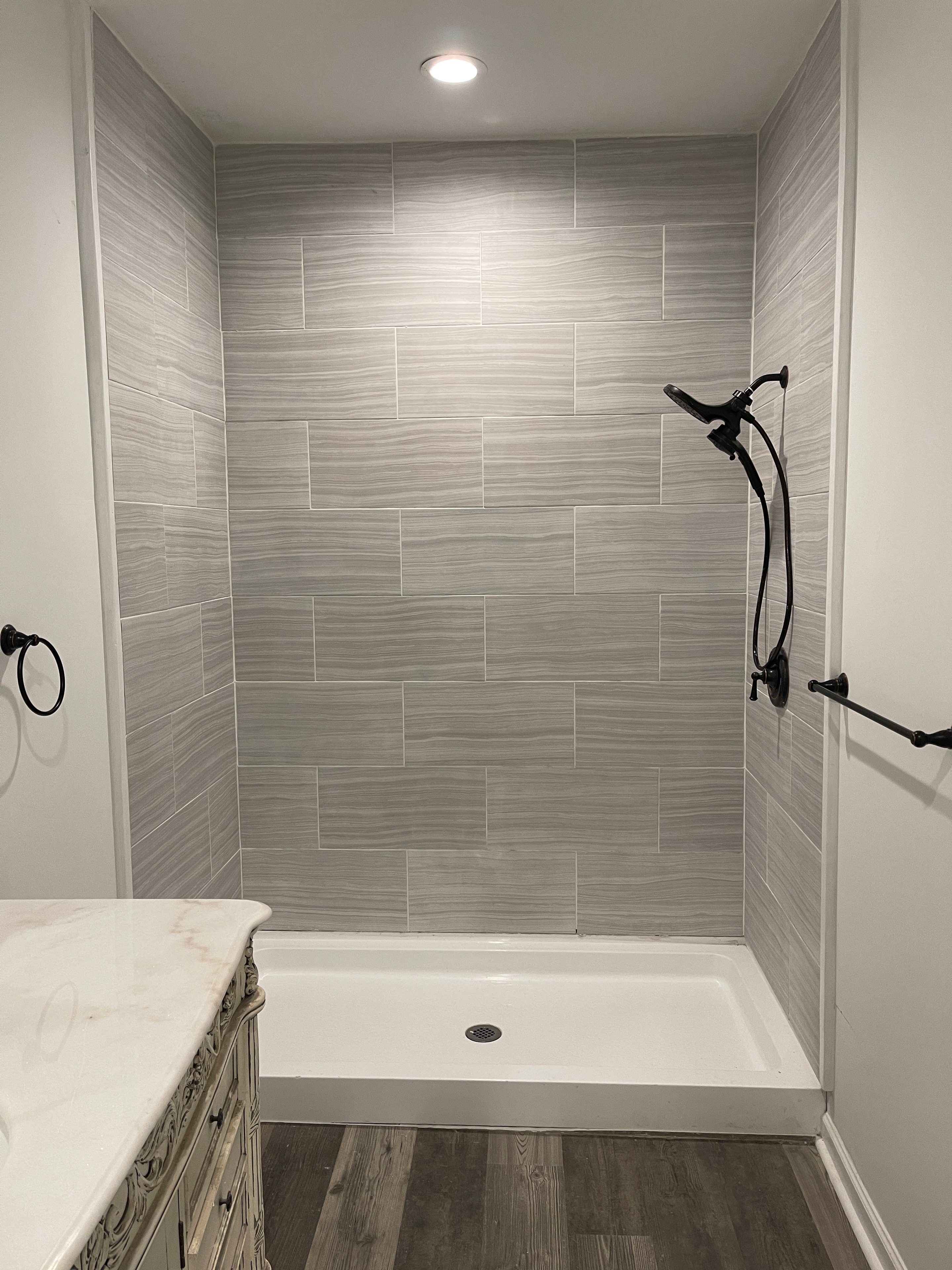 Linear Tile Shower & Tub Surround